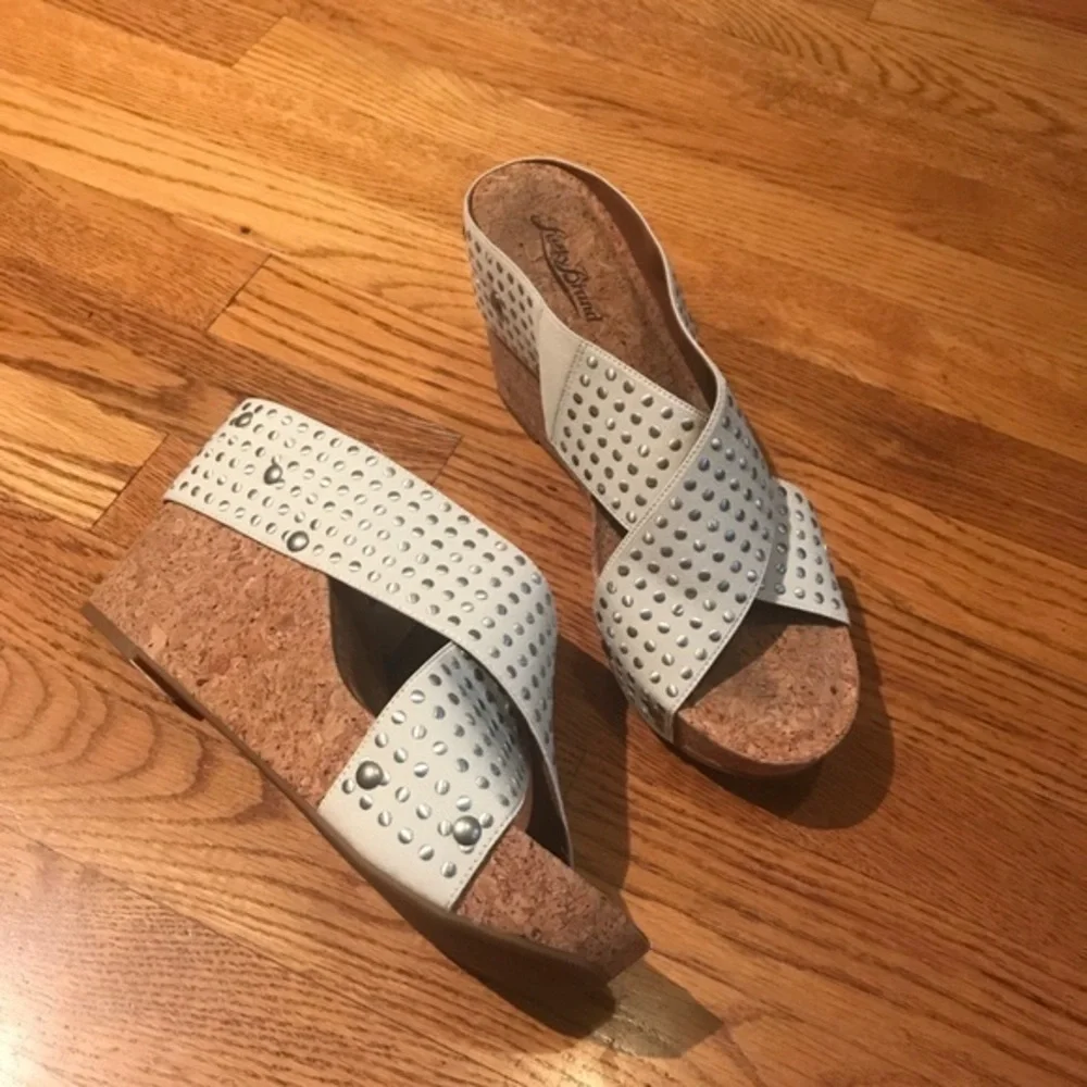 Lucky Brand Miller 2 studded cork wedges size 8.5‎